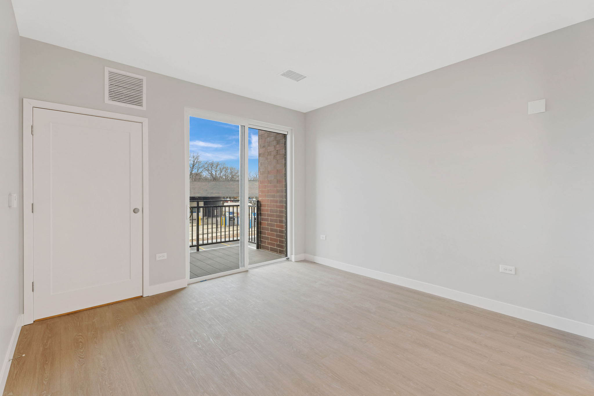 Real Estate Developers In Chicago 1 Web Or Mls 519 Lawrence Ave_001