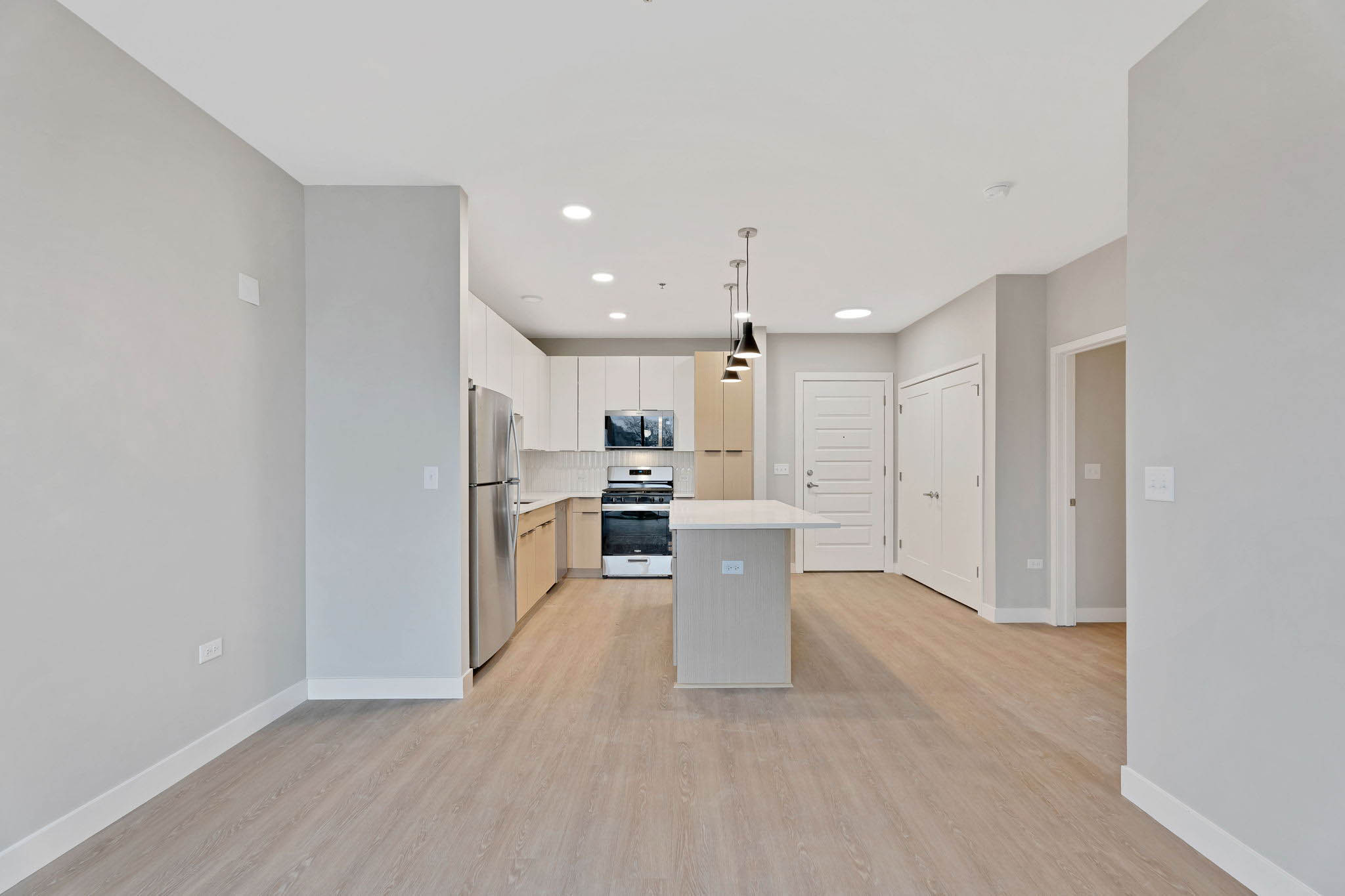 Real Estate Developers In Chicago 12 Web Or Mls 519 Lawrence Ave_012