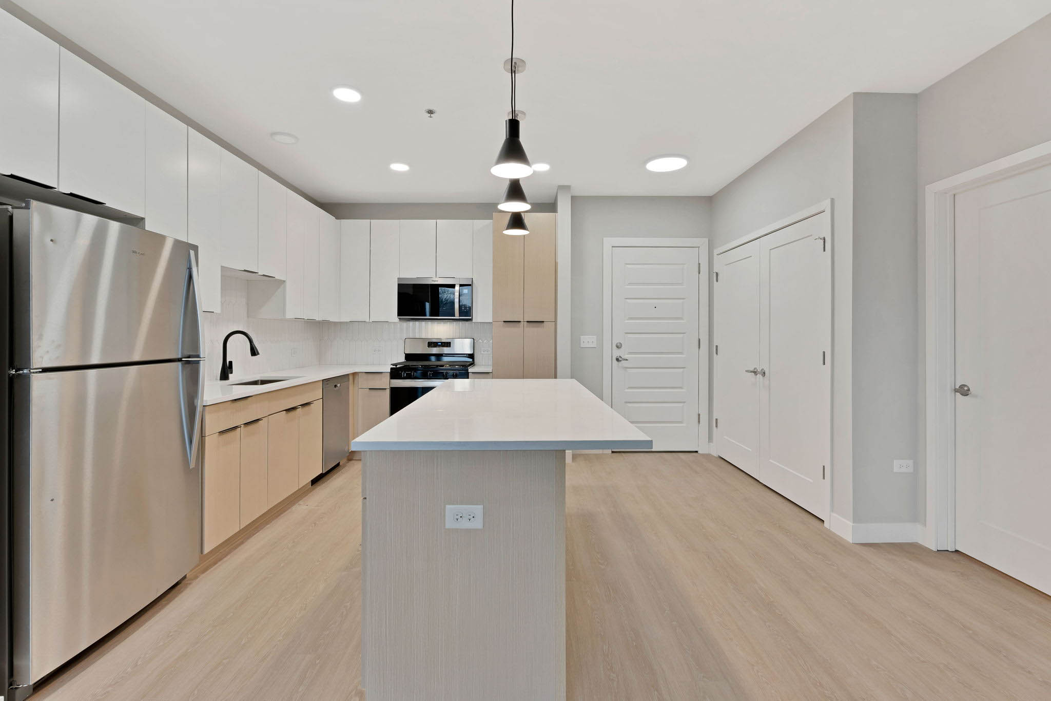 Real Estate Developers In Chicago 13 Web Or Mls 519 Lawrence Ave_013