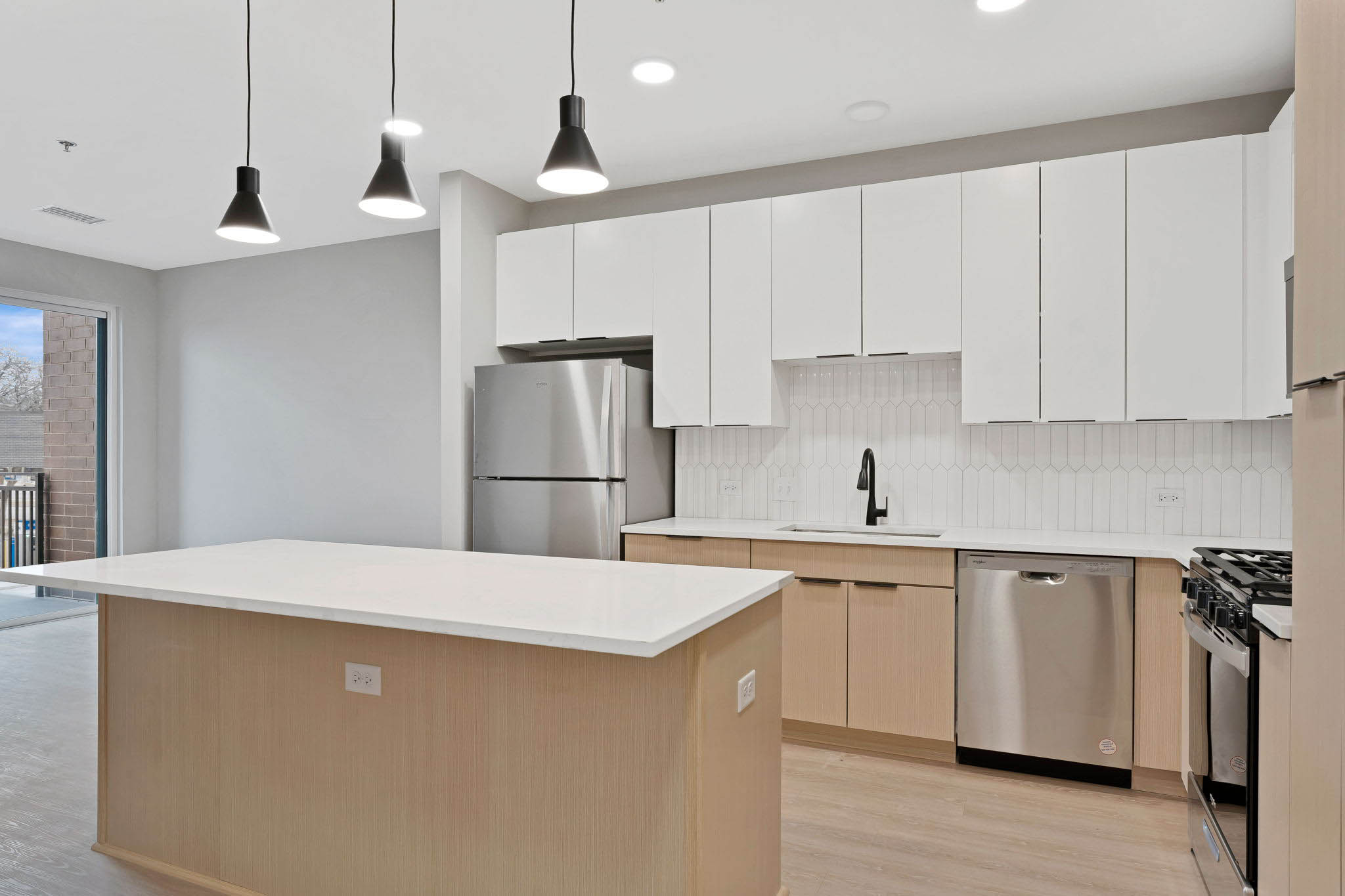 Real Estate Developers In Chicago 14 Web Or Mls 519 Lawrence Ave_014