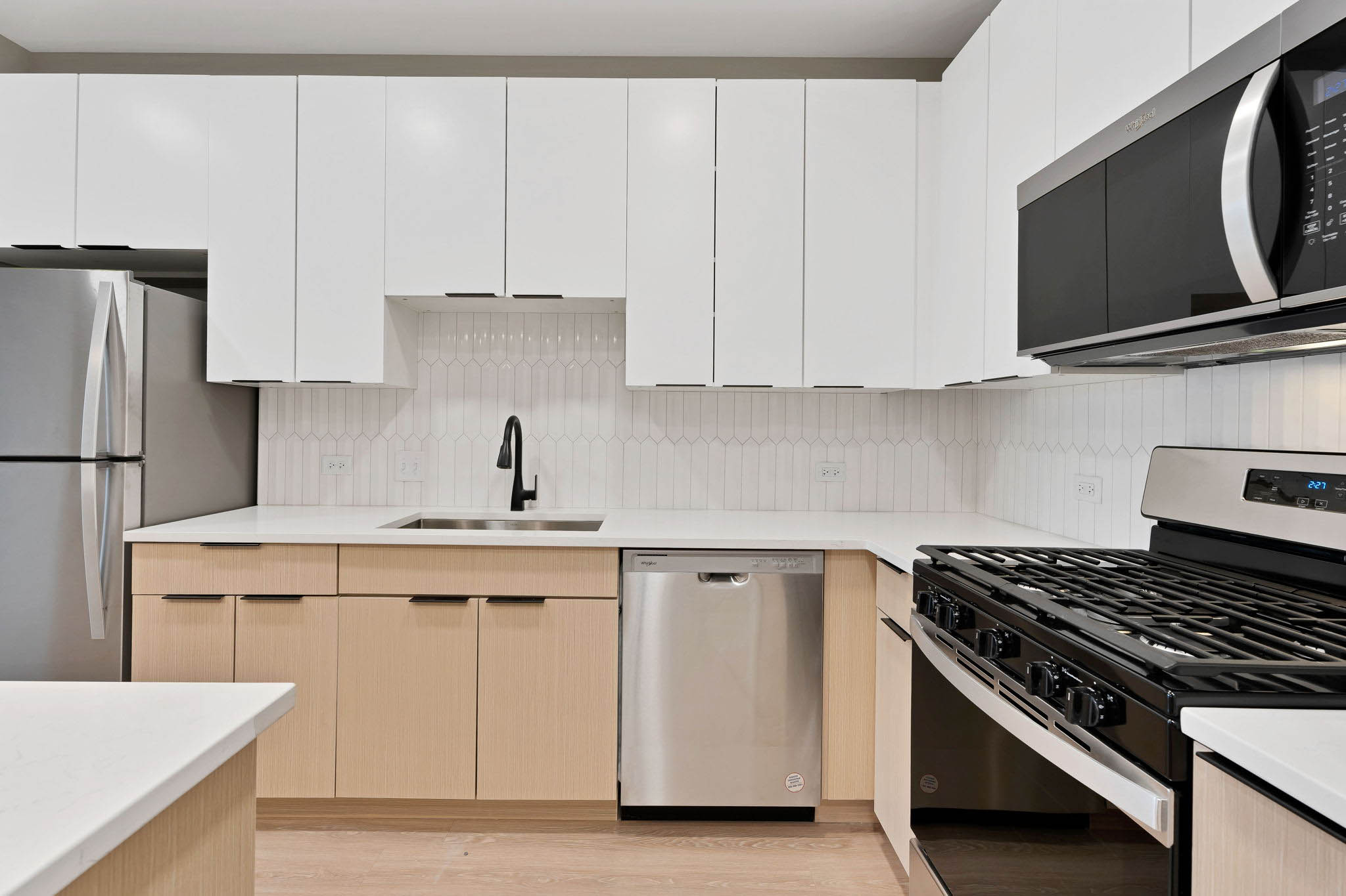 Real Estate Developers In Chicago 15 Web Or Mls 519 Lawrence Ave_015