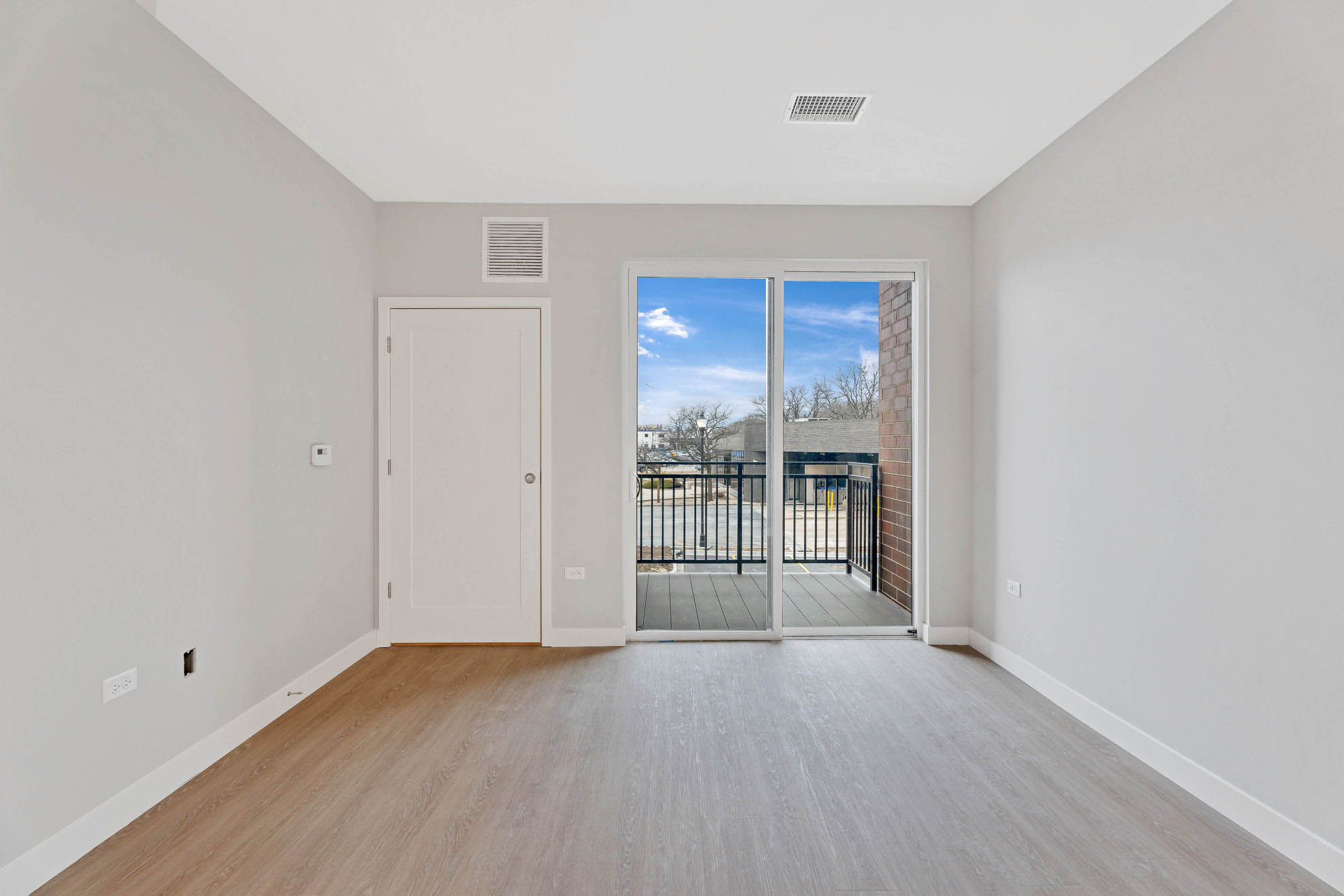 Real Estate Developers In Chicago 2 Web Or Mls 519 Lawrence Ave_002