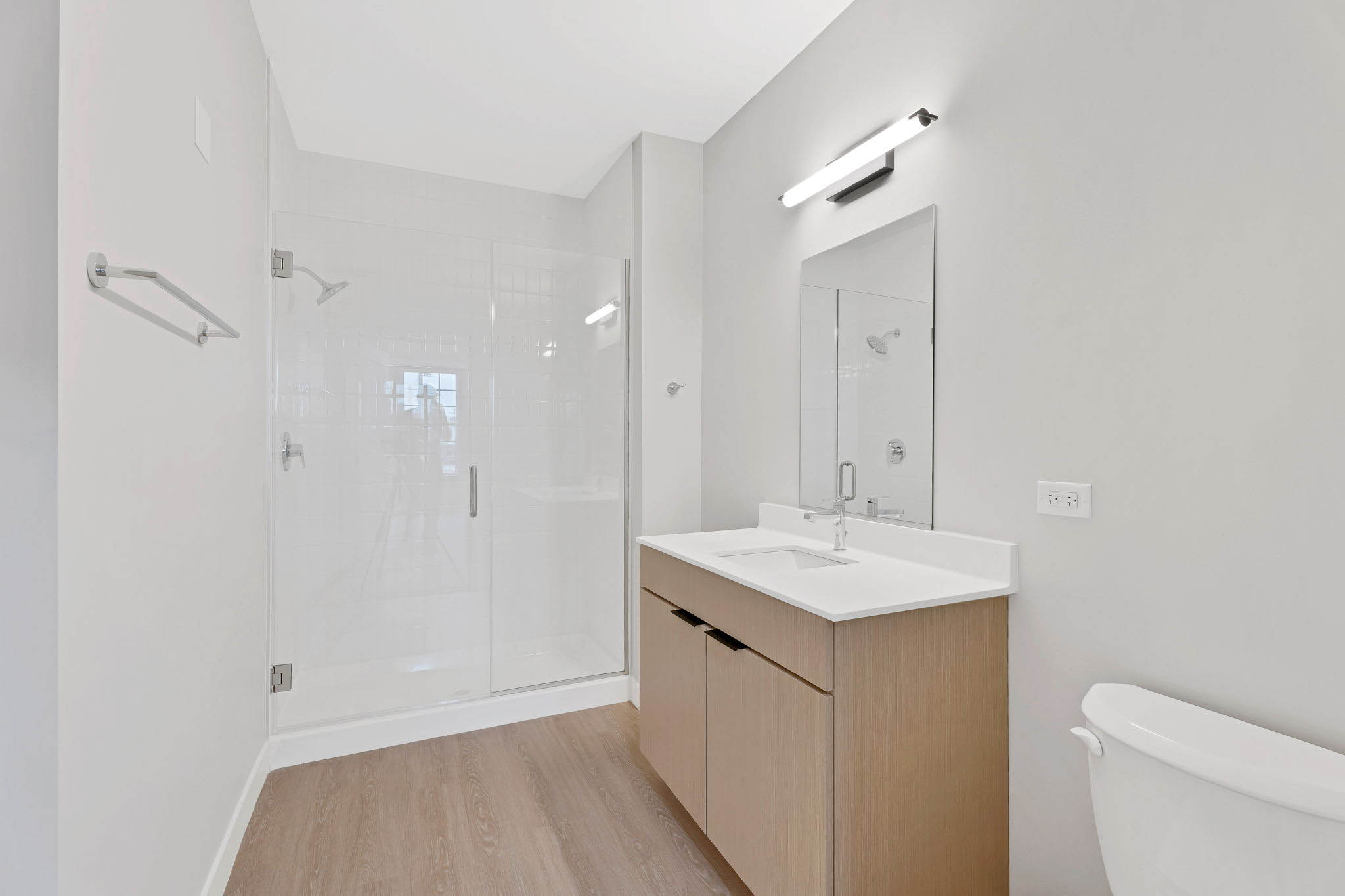 Real Estate Developers In Chicago 20 Web Or Mls 519 Lawrence Ave_020