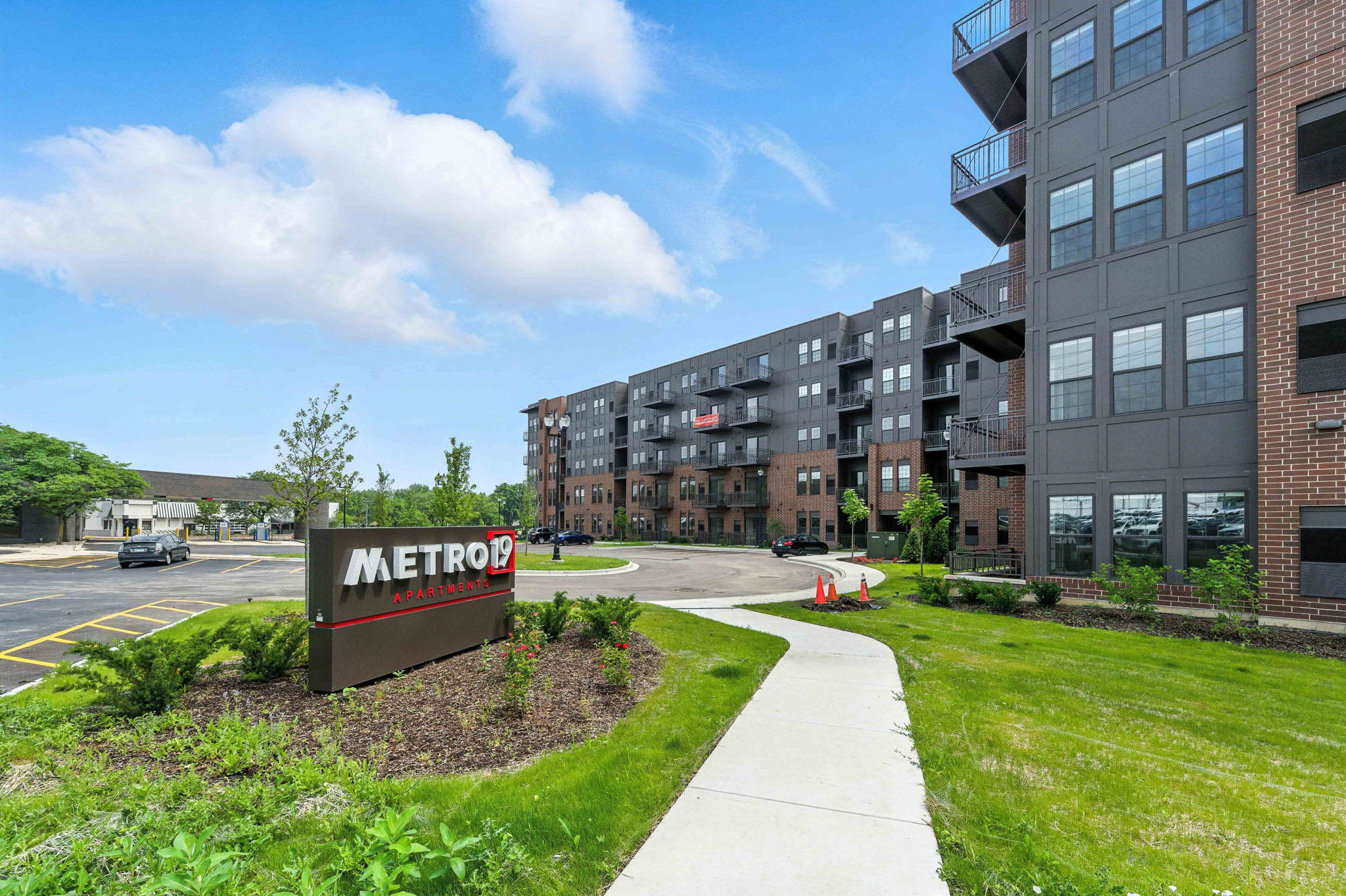 Real Estate Developers In Chicago 204 Web Or Mls Metro 19   519 Lawrence Ave_001