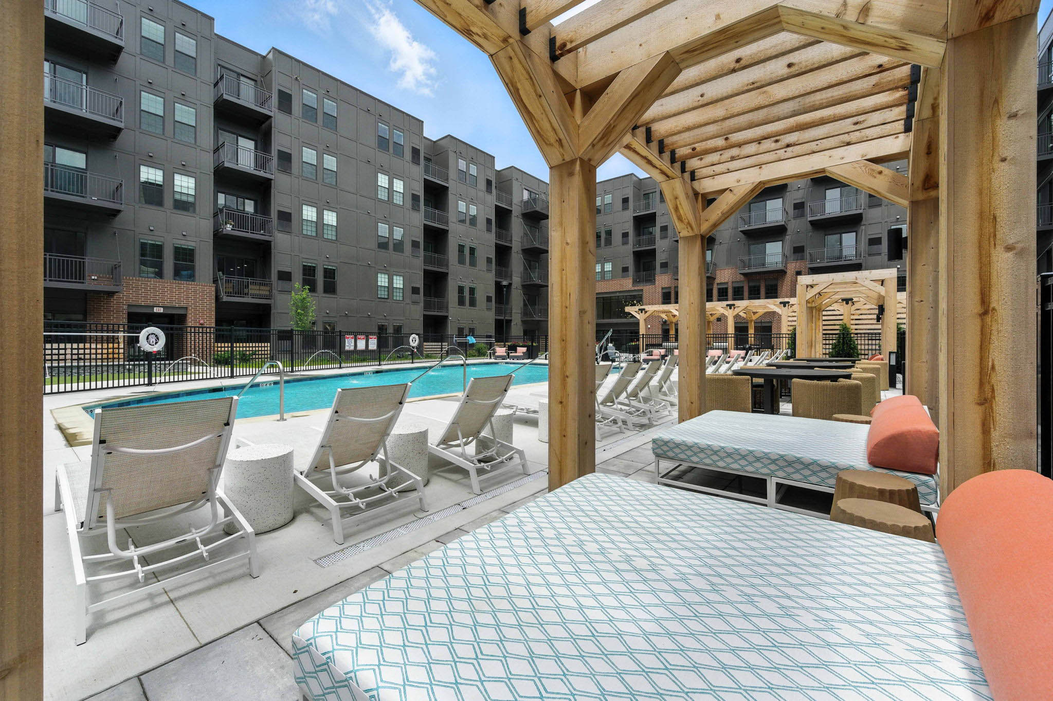 Real Estate Developers In Chicago 206 Web Or Mls Metro 19   519 Lawrence Ave_003
