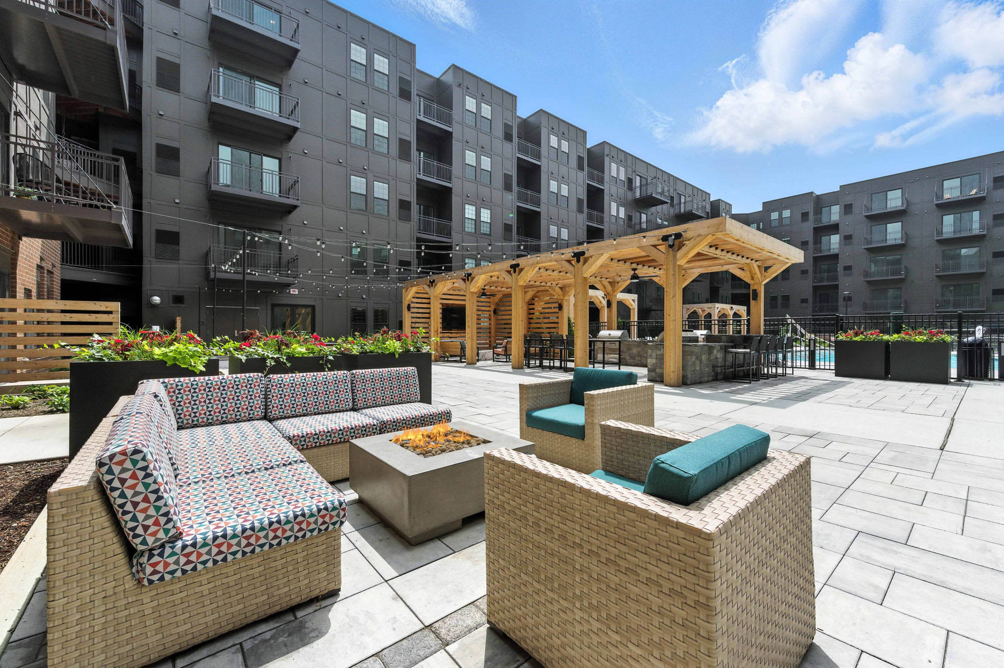 Real Estate Developers In Chicago 207 Web Or Mls Metro 19   519 Lawrence Ave_004_edit