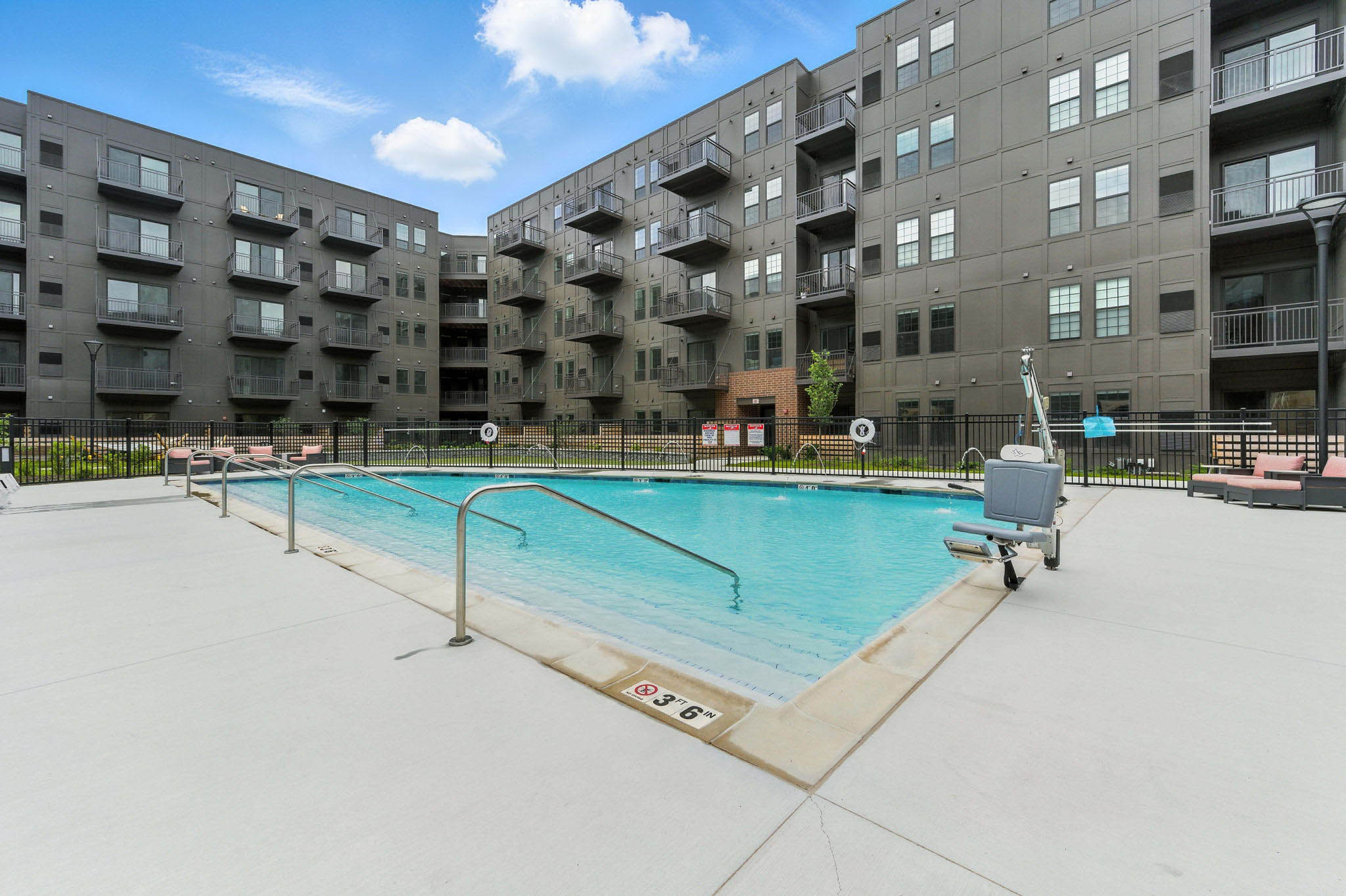 Real Estate Developers In Chicago 218 Web Or Mls Metro 19   519 Lawrence Ave_014