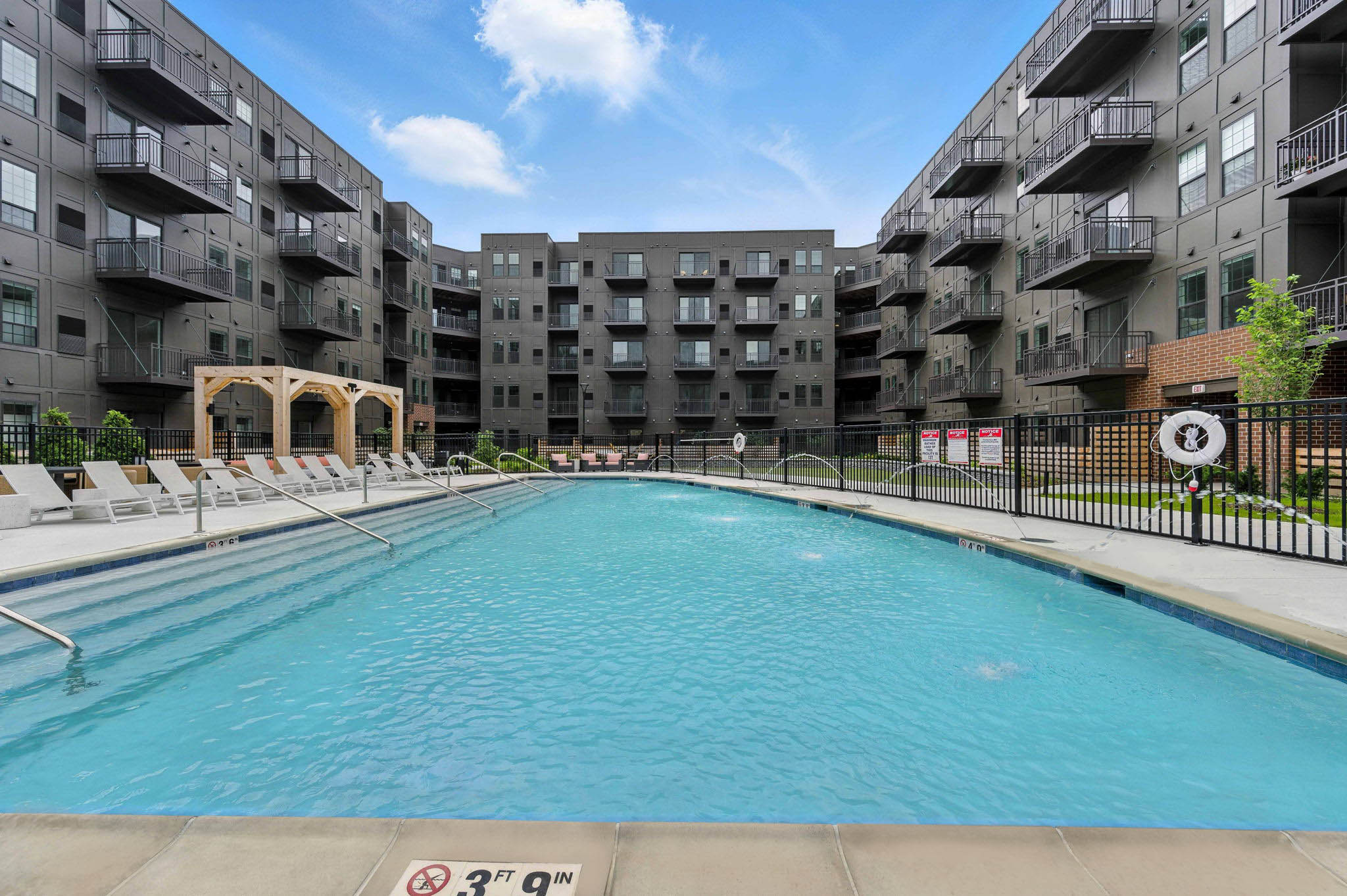 Real Estate Developers In Chicago 227 Web Or Mls Metro 19   519 Lawrence Ave_021_edit