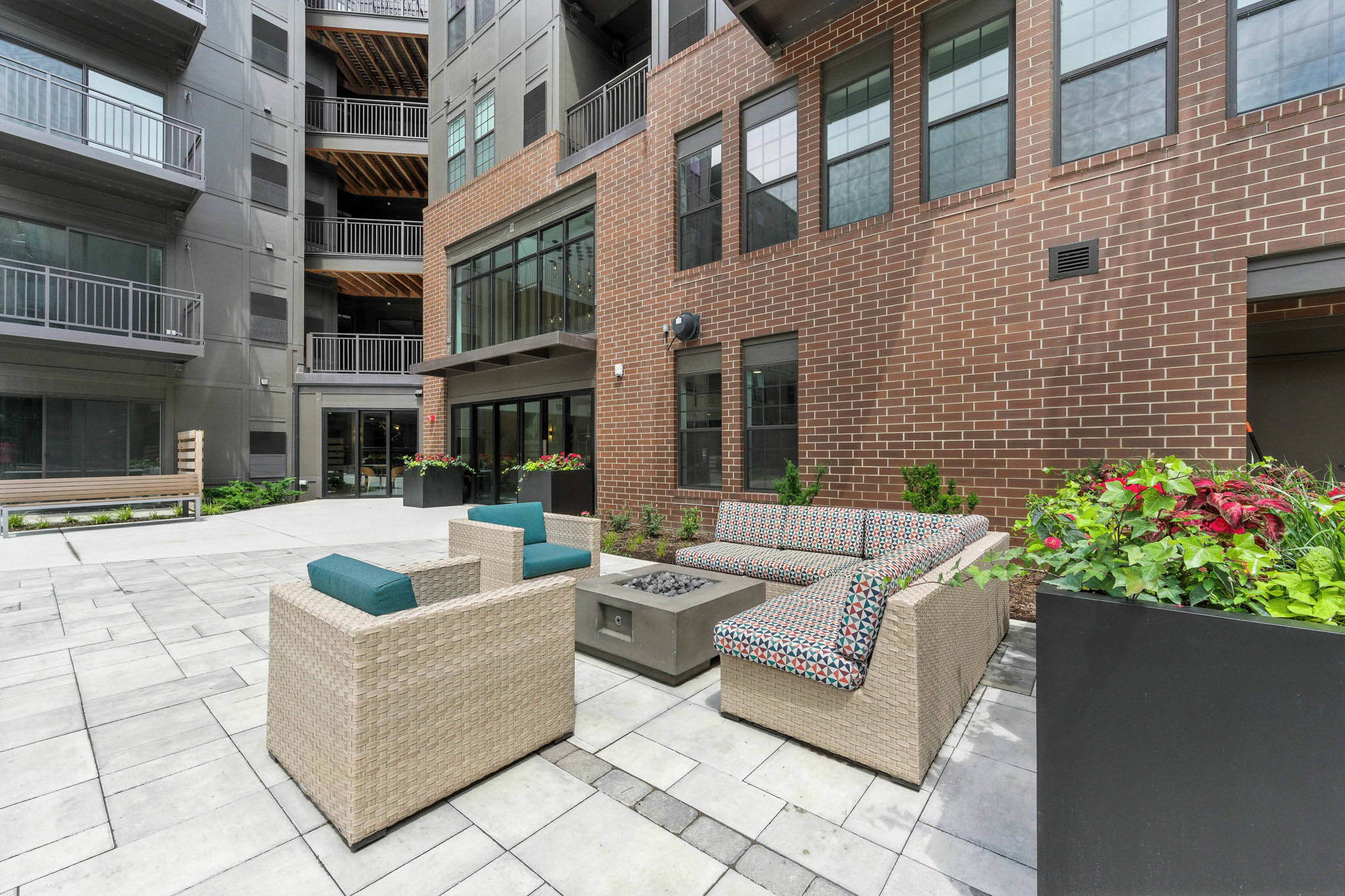 Real Estate Developers In Chicago 235 Web Or Mls Metro 19   519 Lawrence Ave_029