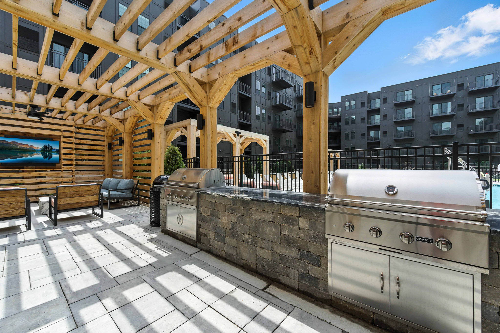 Real Estate Developers In Chicago 244 Web Or Mls Metro 19   519 Lawrence Ave_038_edit