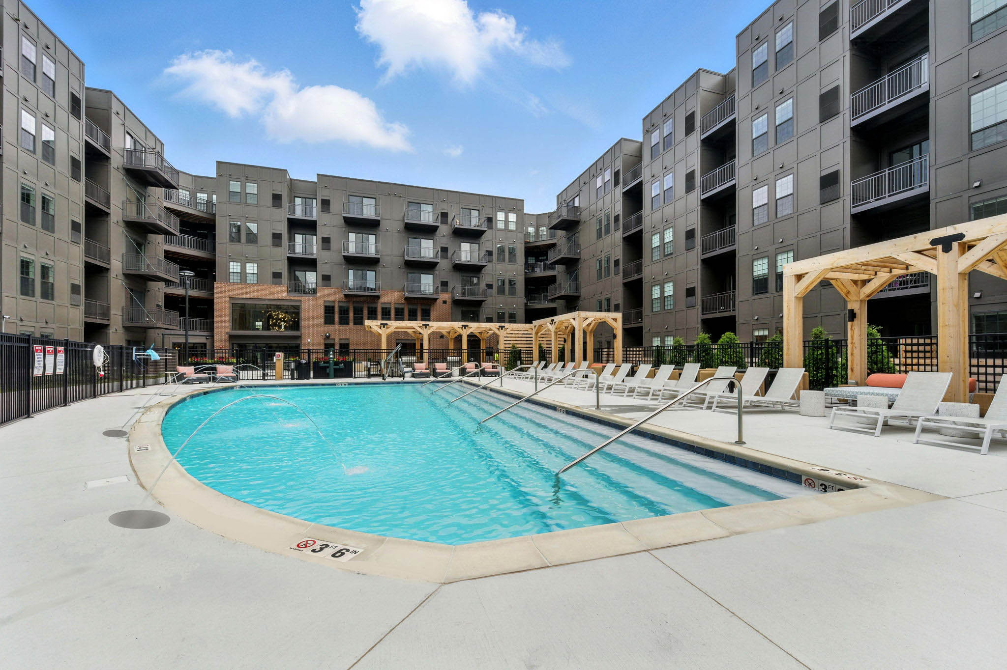 Real Estate Developers In Chicago 255 Web Or Mls Metro 19   519 Lawrence Ave_046_edit