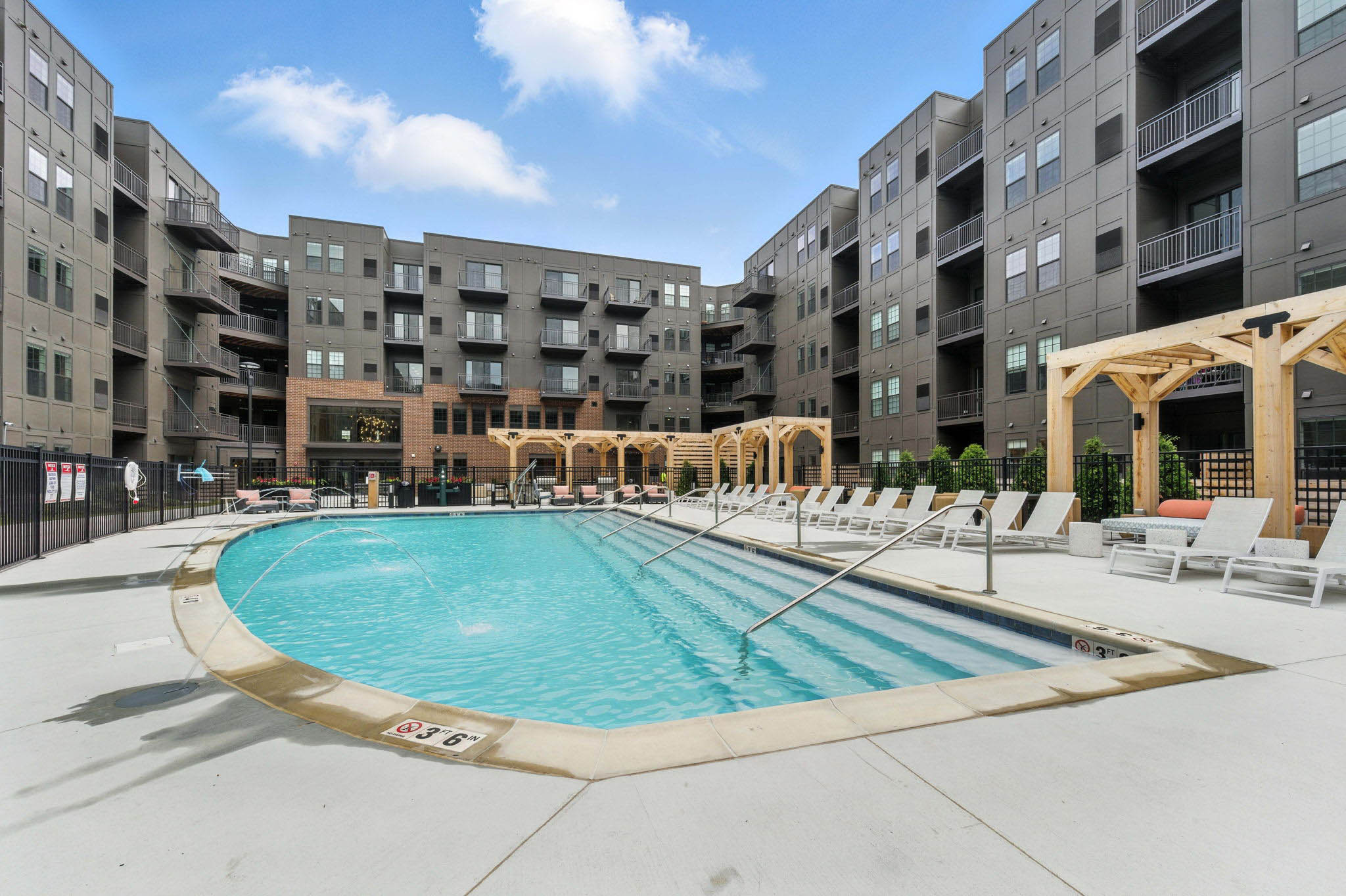 Real Estate Developers In Chicago 256 Web Or Mls Metro 19   519 Lawrence Ave_046