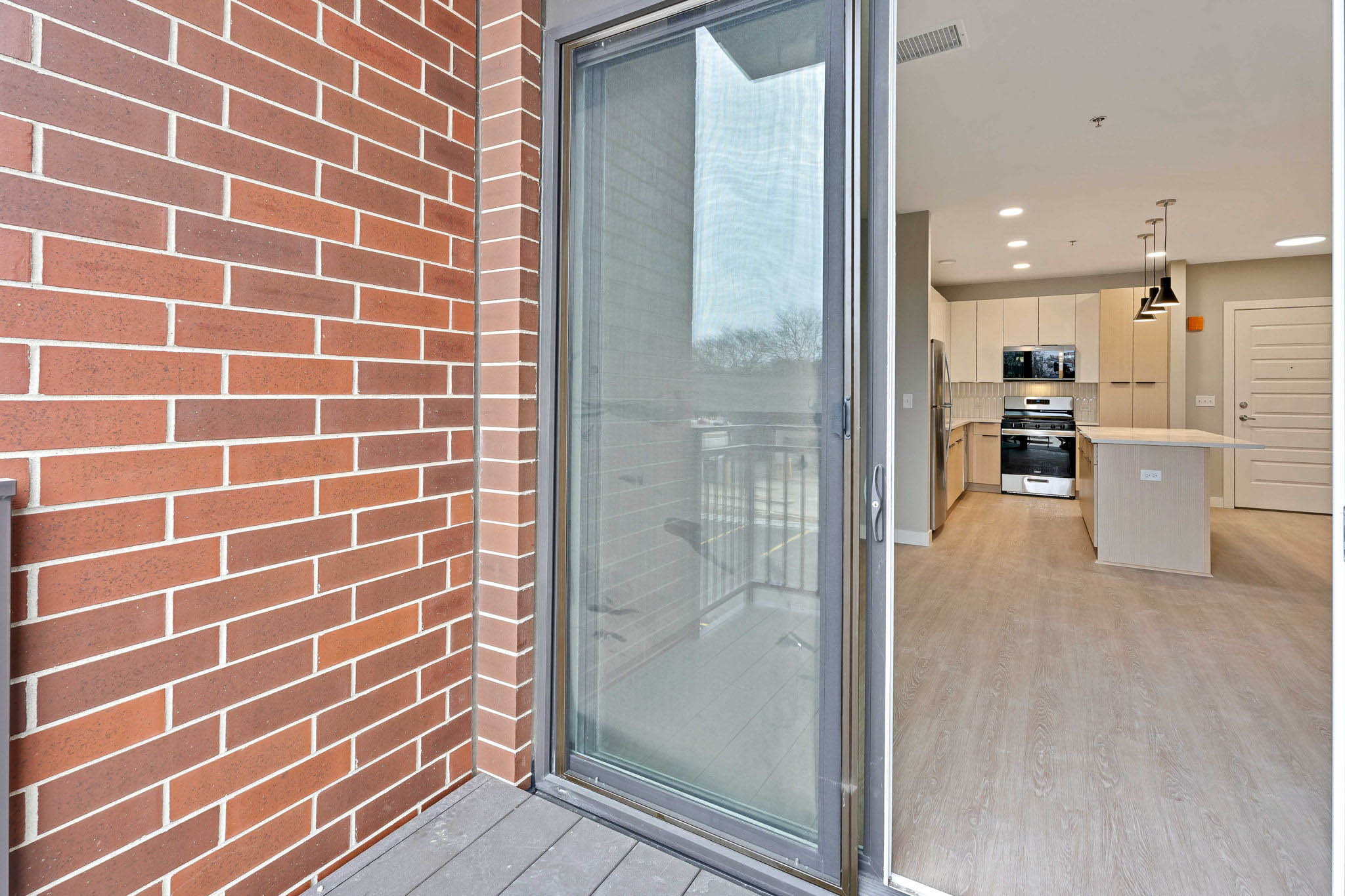 Real Estate Developers In Chicago 28 Web Or Mls 519 Lawrence Ave_028