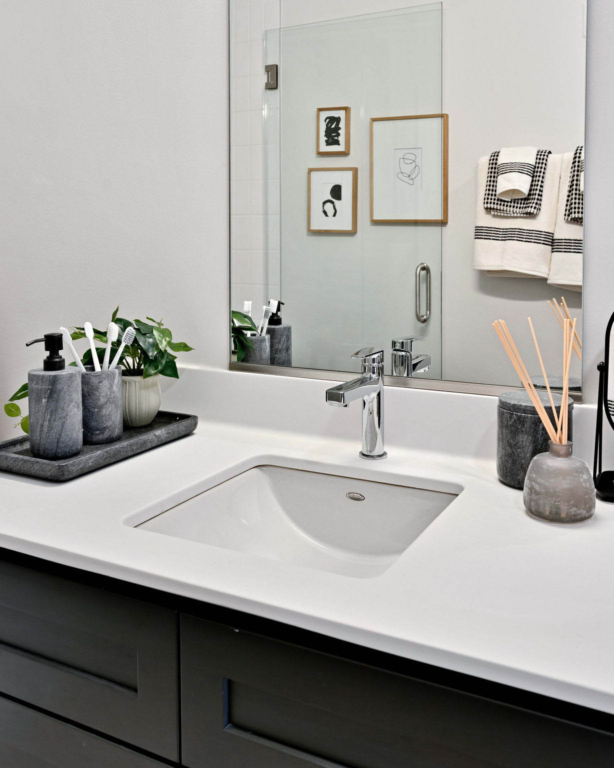 Real Estate Developers In Chicago 32 Web Or Mls 519 Lawrence Ave   Model Unit   0321_004