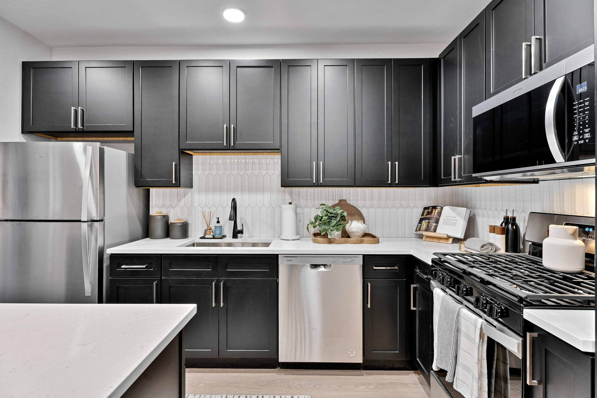 Real Estate Developers In Chicago 45 Web Or Mls 519 Lawrence Ave   Model Unit   0321_017