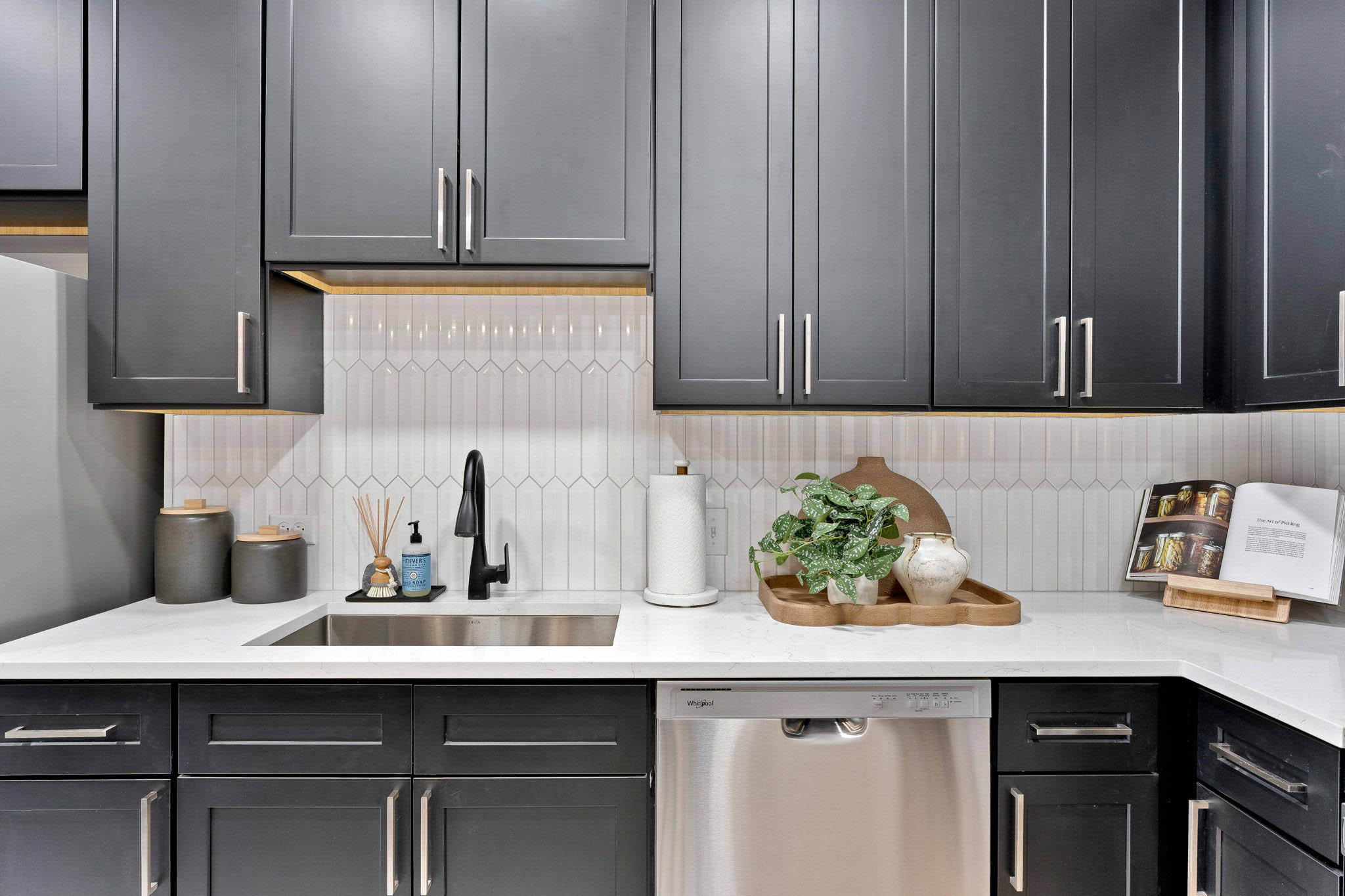 Real Estate Developers In Chicago 46 Web Or Mls 519 Lawrence Ave   Model Unit   0321_018