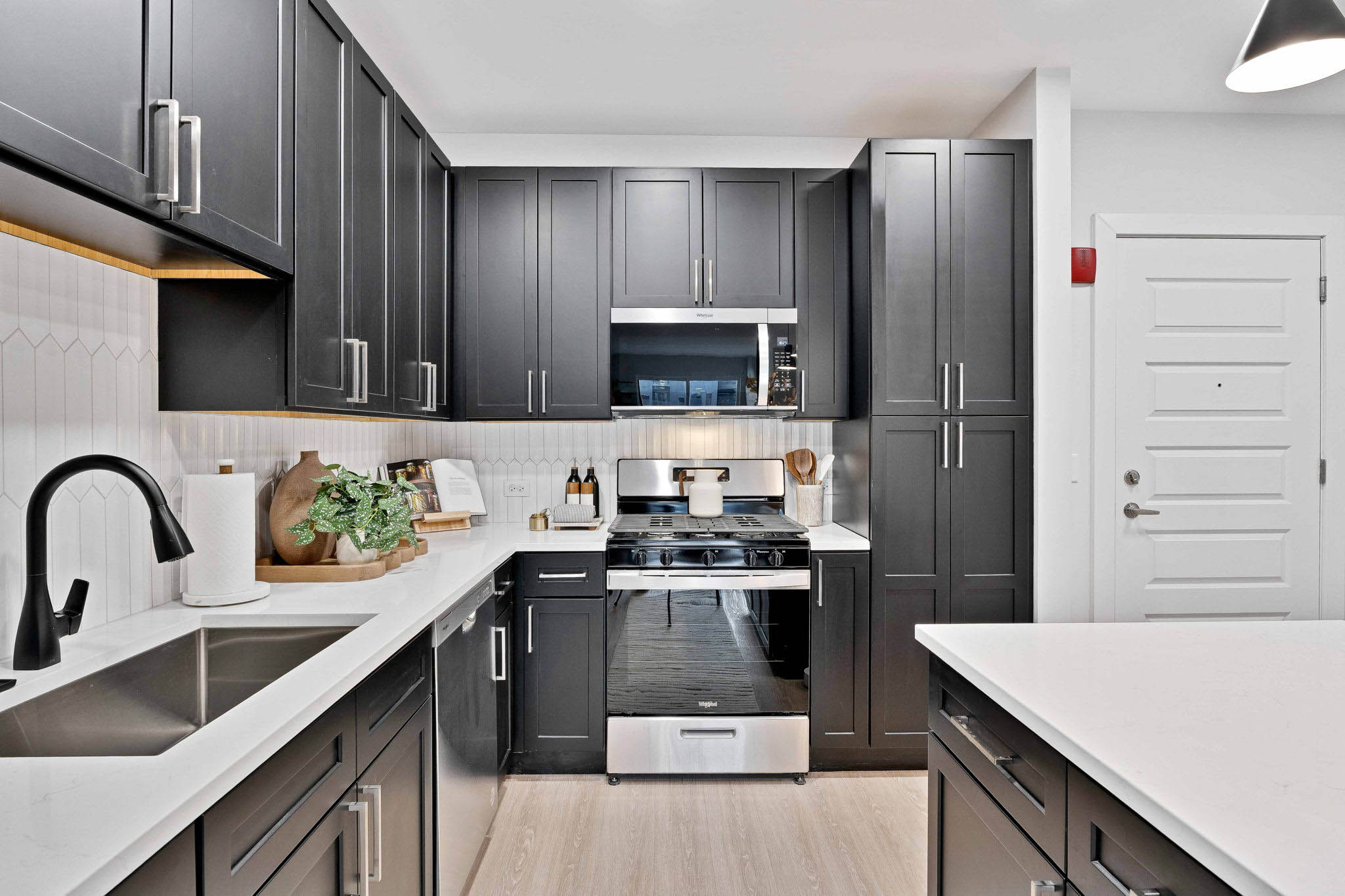 Real Estate Developers In Chicago 49 Web Or Mls 519 Lawrence Ave   Model Unit   0321_021