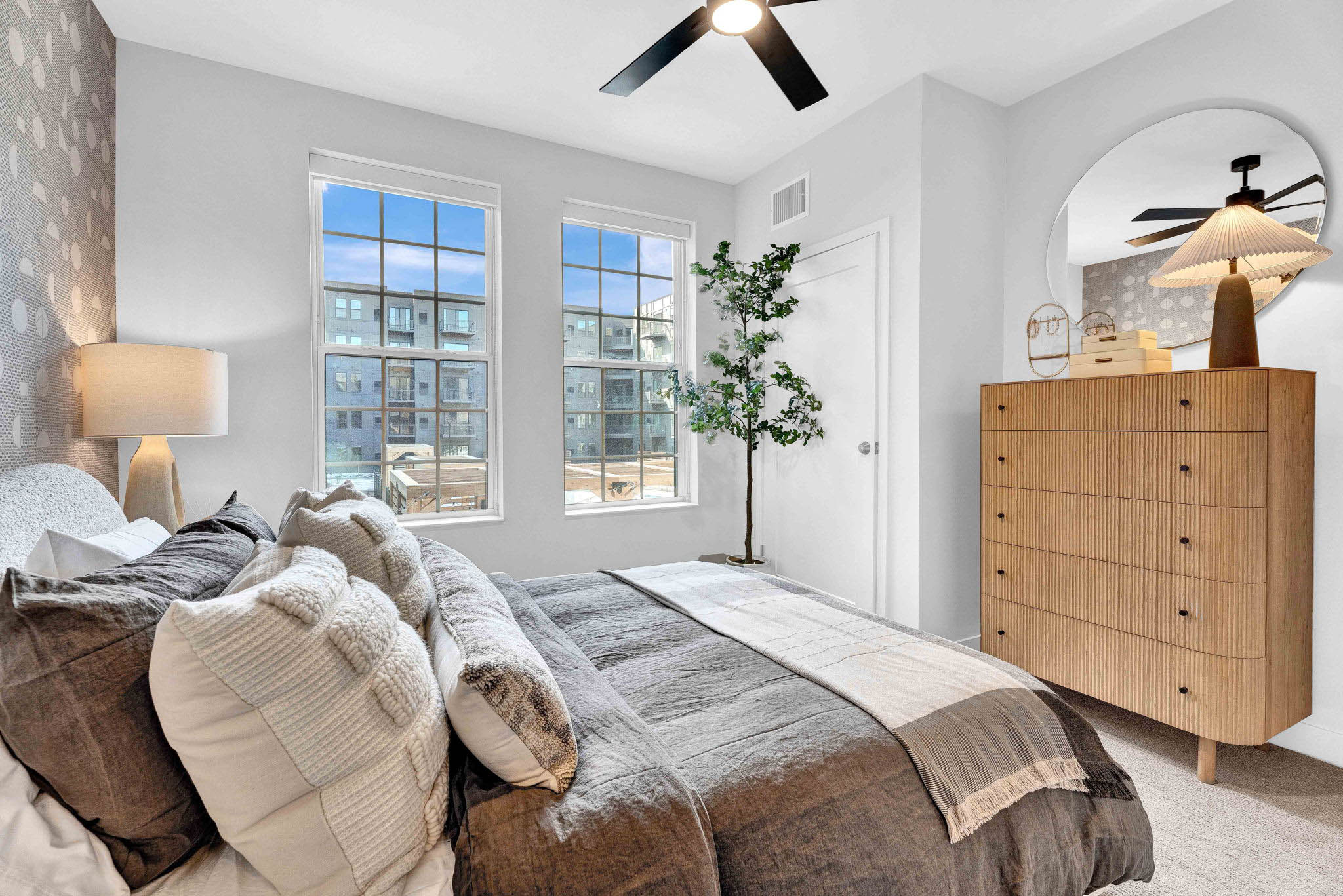 Real Estate Developers In Chicago 64 Web Or Mls 519 Lawrence Ave   Model Unit   0321_036