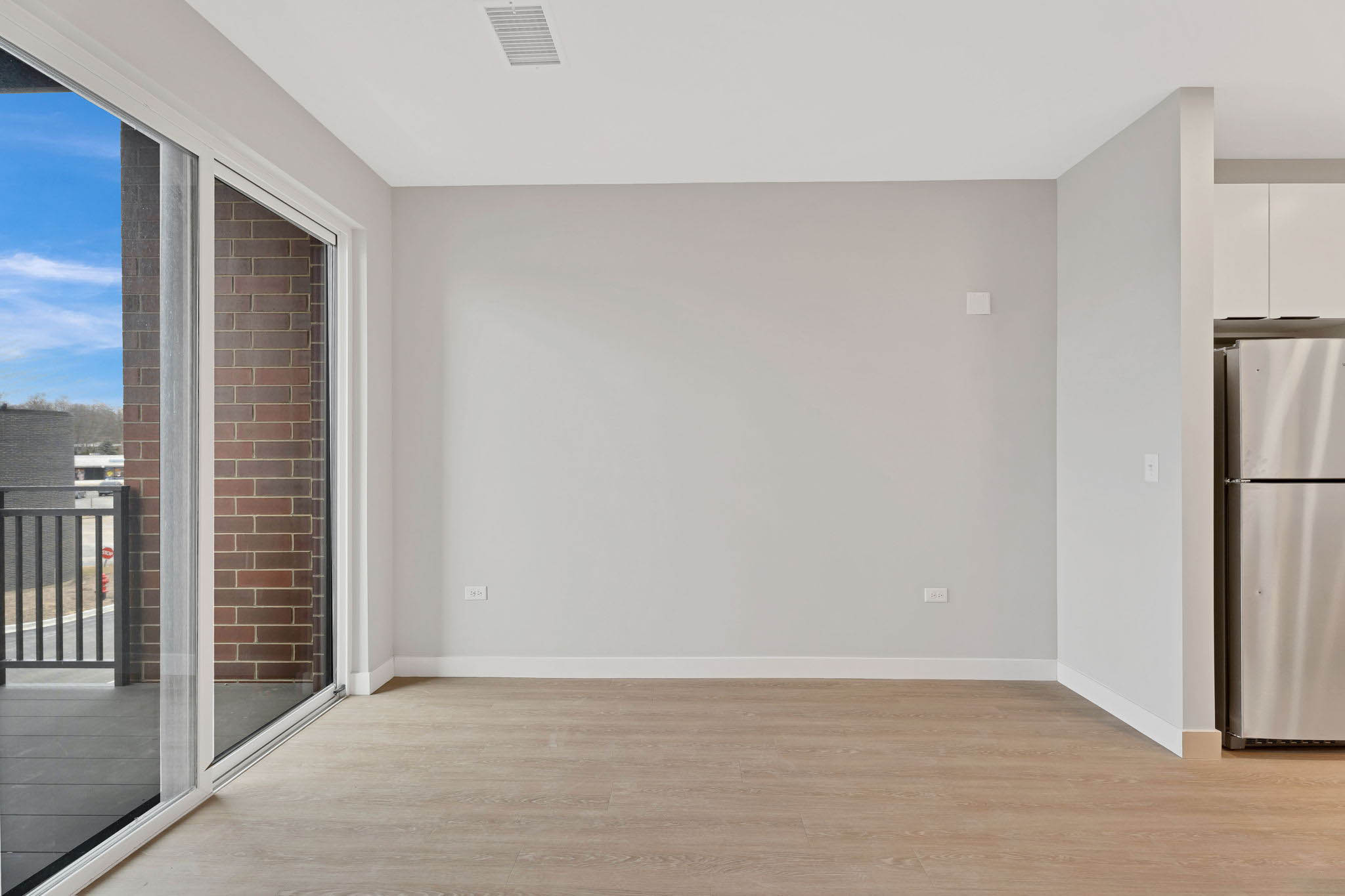 Real Estate Developers In Chicago 7 Web Or Mls 519 Lawrence Ave_007