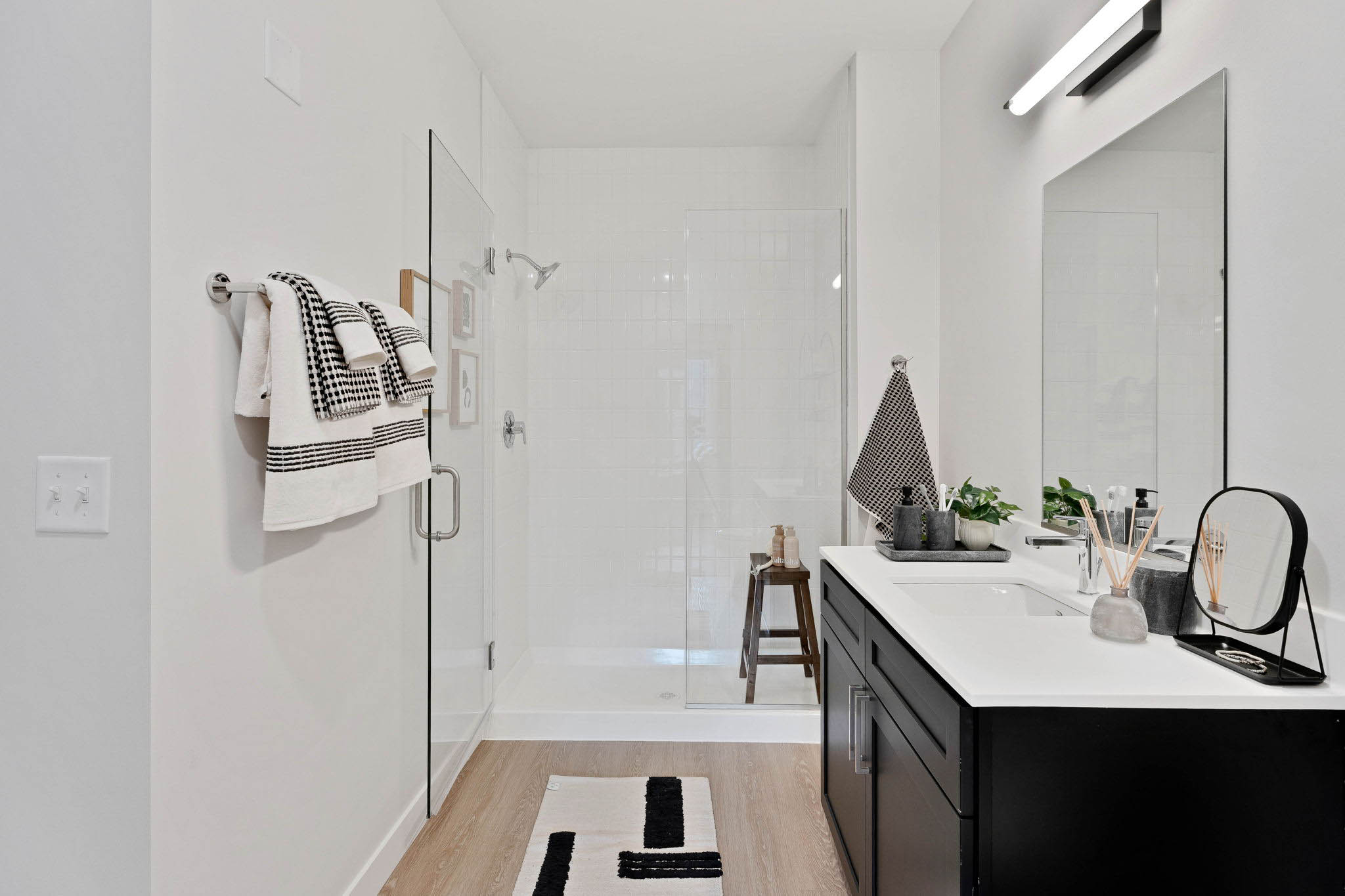 Real Estate Developers In Chicago 74 Web Or Mls 519 Lawrence Ave   Model Unit   0321_046