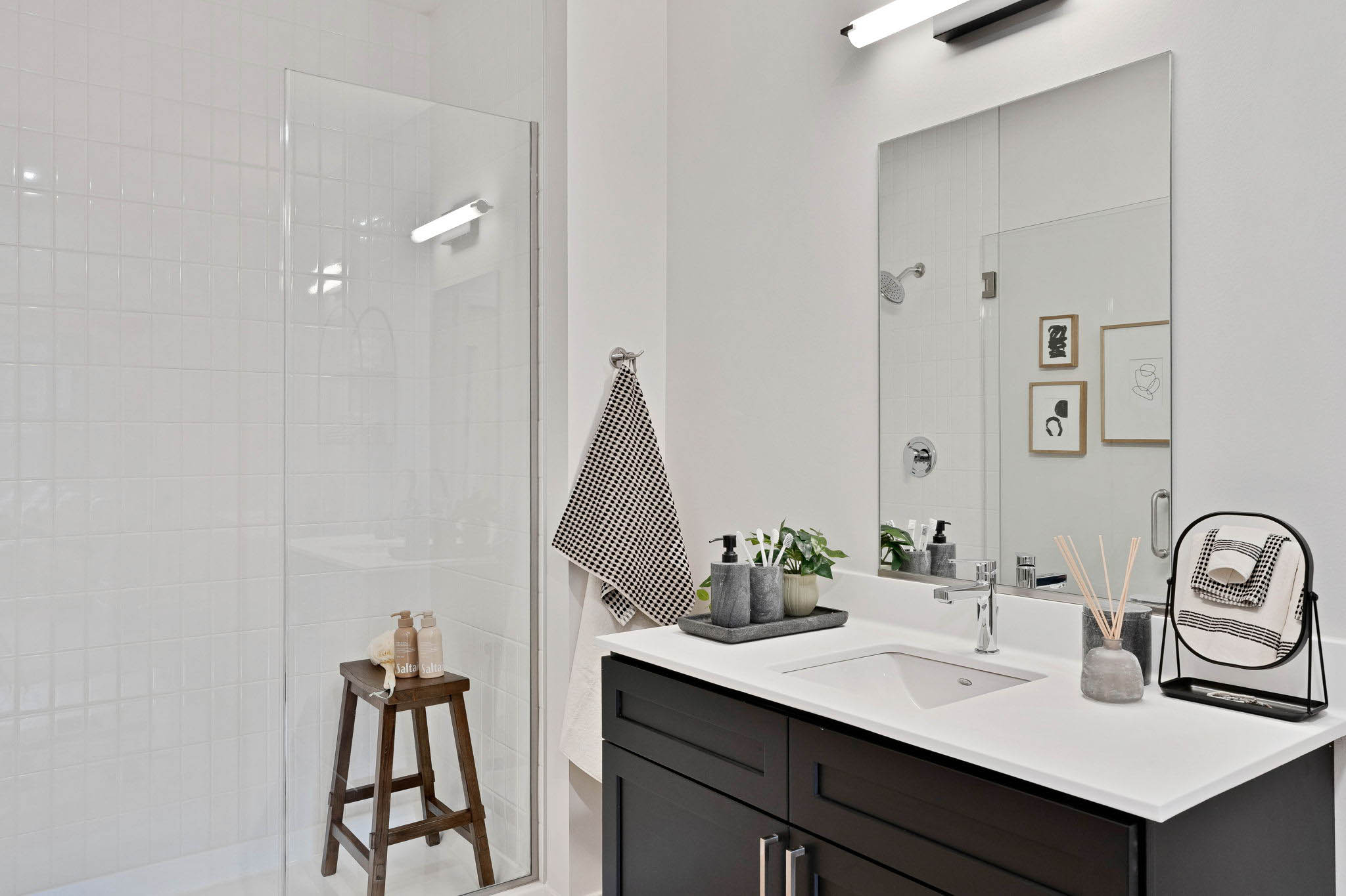 Real Estate Developers In Chicago 77 Web Or Mls 519 Lawrence Ave   Model Unit   0321_049