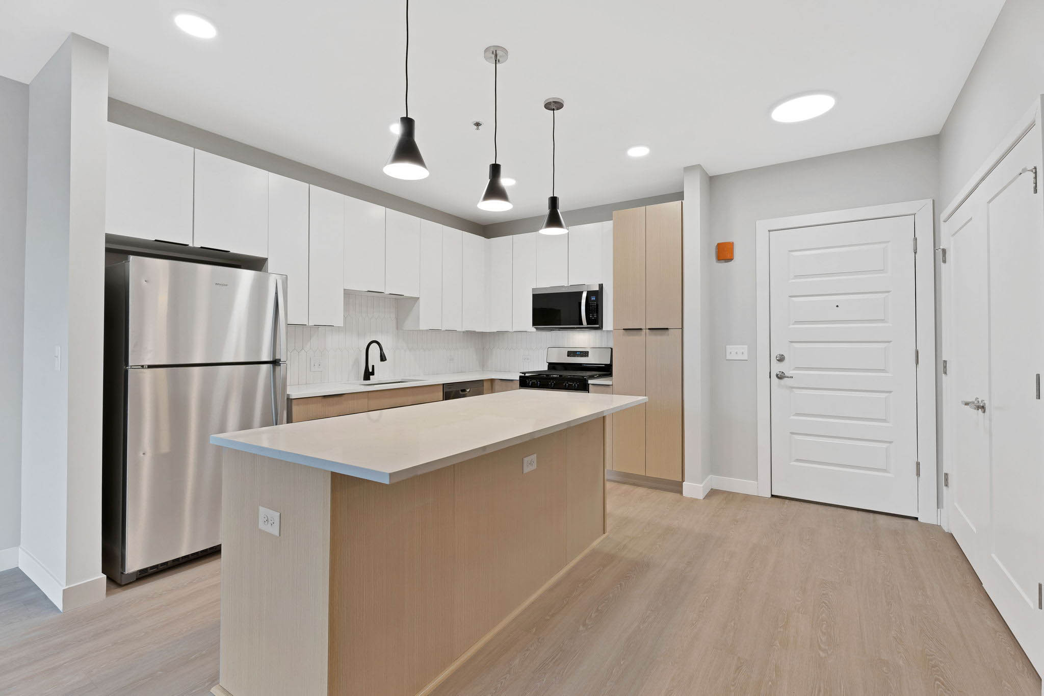 Real Estate Developers In Chicago 8 Web Or Mls 519 Lawrence Ave_008