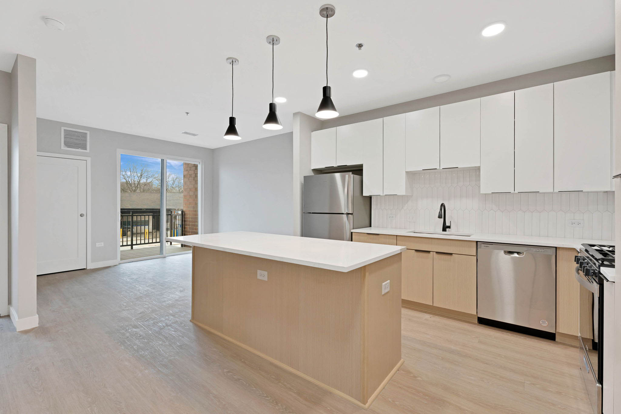 Real Estate Developers In Chicago 9 Web Or Mls 519 Lawrence Ave_009
